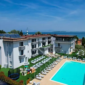 Oliveto **** Desenzano del Garda