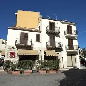 https://la-tana-del-lupo.sicilyhotelsitaly.net